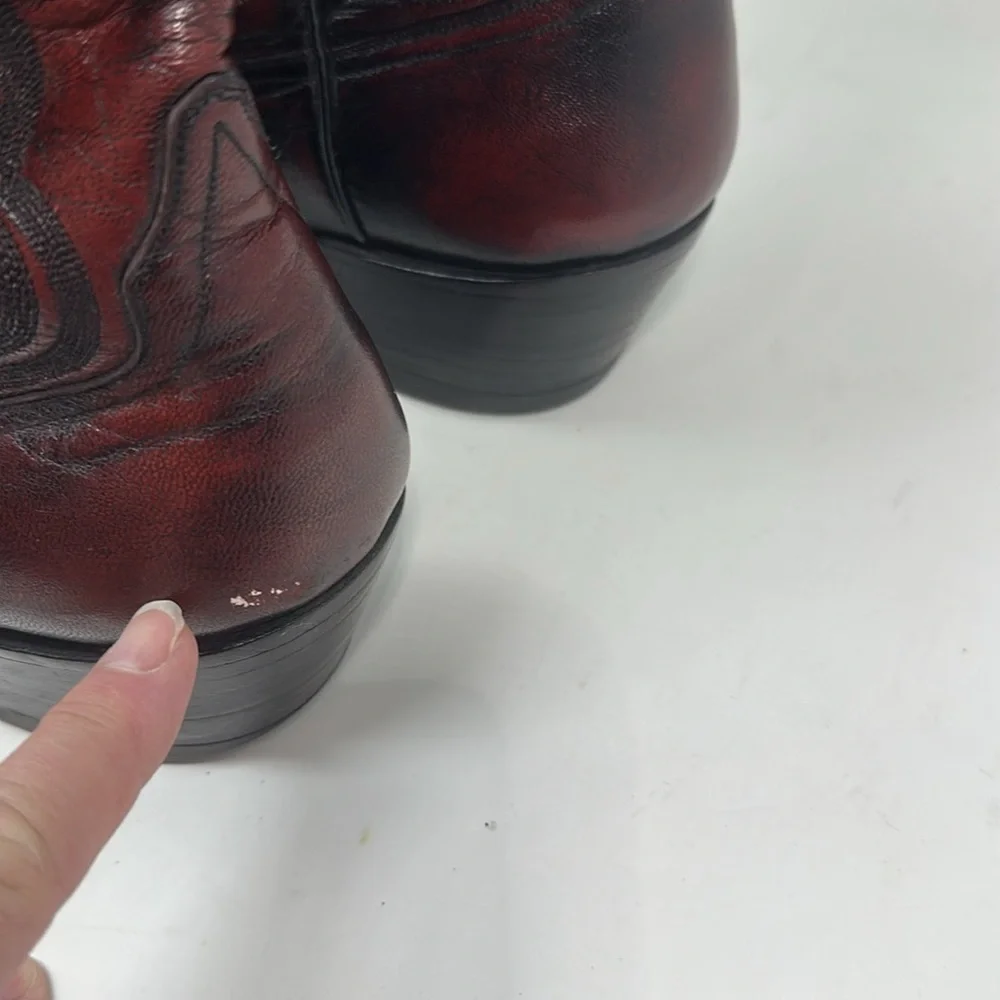 Men’s boots size 9